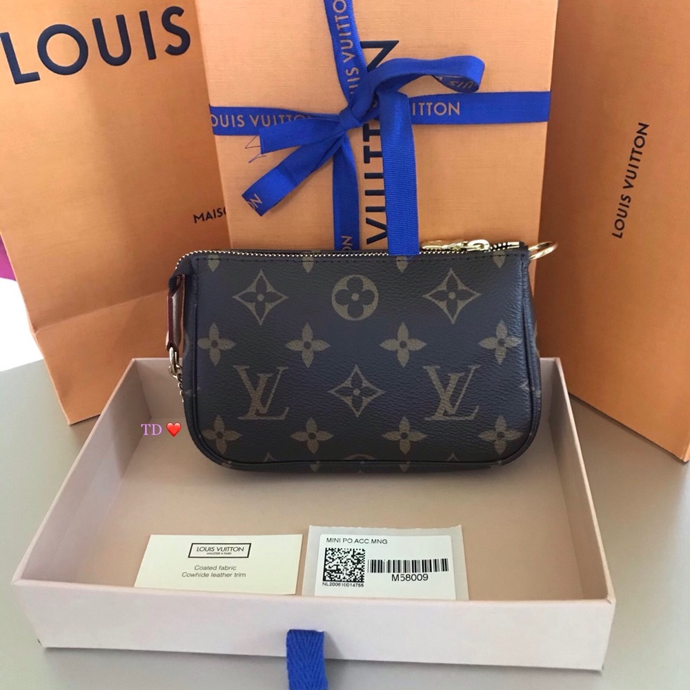 ✨🎁BNIB LOuis Vuitton Mini Pochette Accessoires💫
